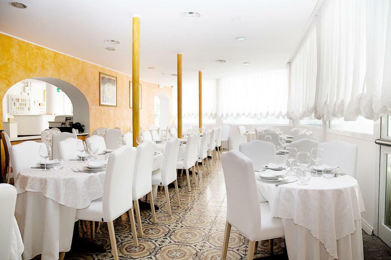 Hotel Iva Діано-Марина Екстер'єр фото