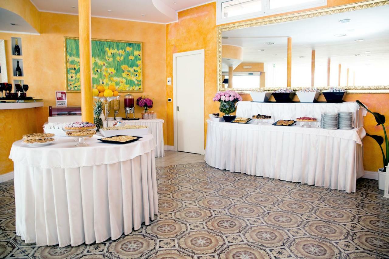 Hotel Iva Діано-Марина Екстер'єр фото